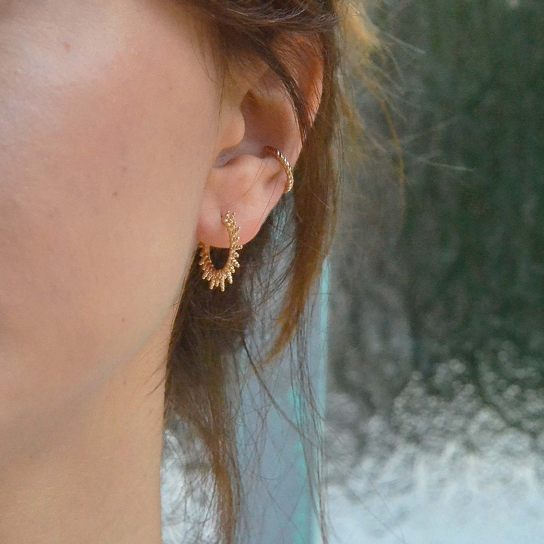 Boucles d'oreille COMÈTE créoles (petites) - plaqué or
