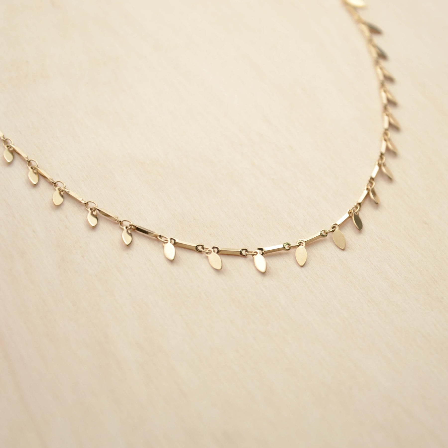 Collier SHADE - plaqué à l'or fin 24 carats - Bijoux fantaisie femme | Votre boutique en ligne de bijoux fantaisie - yukablanc
