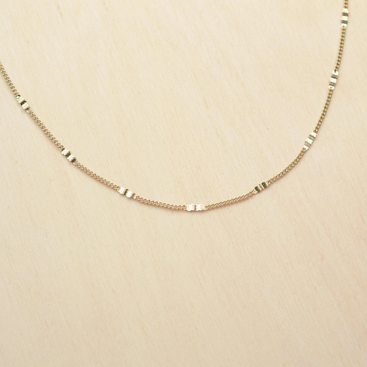 Collier COLINE - plaqué à l'or fin 24 carats - Bijoux fantaisie femme | Votre boutique en ligne de bijoux fantaisie - yukablanc