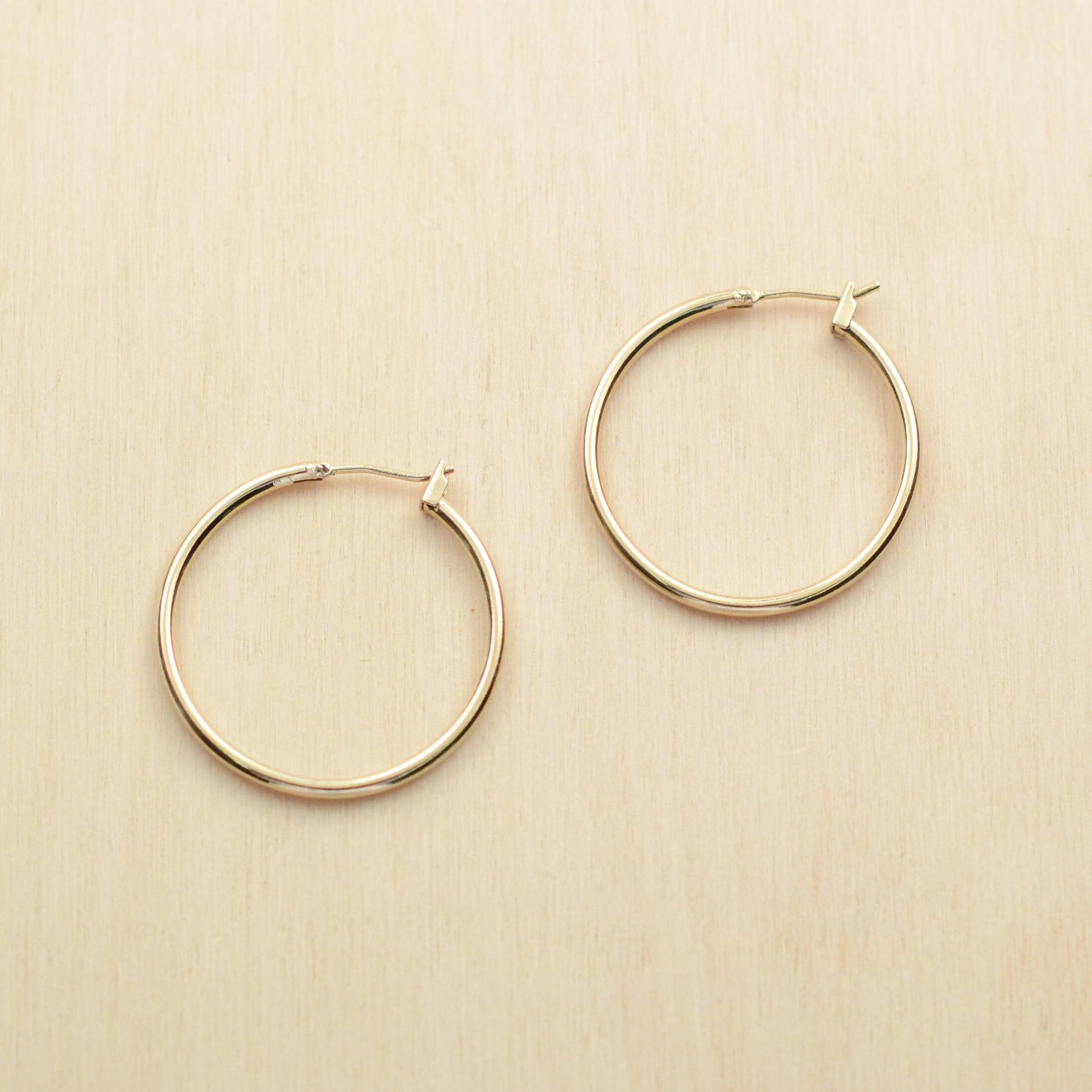 Boucles d'oreille LIGNE - plaqué à l'or fin 24 carats - Bijoux fantaisie femme | Votre boutique en ligne de bijoux fantaisie - yukablanc