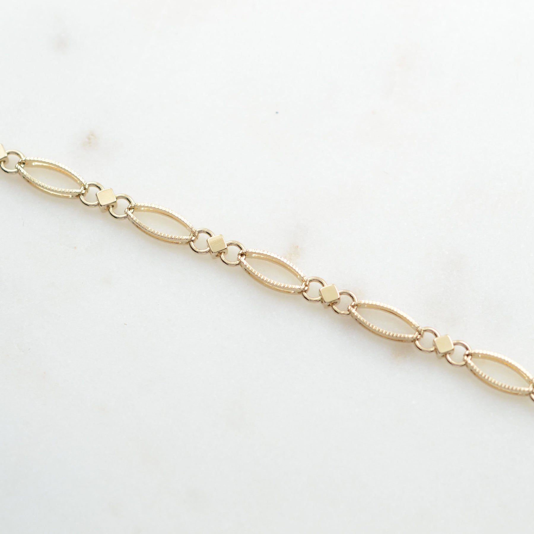 Bracelet MIRAGE - plaqué à l'or fin 24 carats - Bijoux fantaisie femme | Votre boutique en ligne de bijoux fantaisie - yukablanc