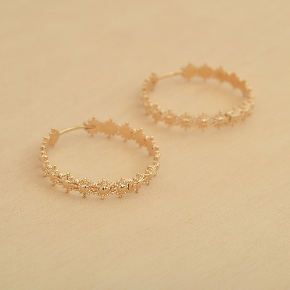Boucles d'oreille COMÈTE créoles (grandes) - plaqué or