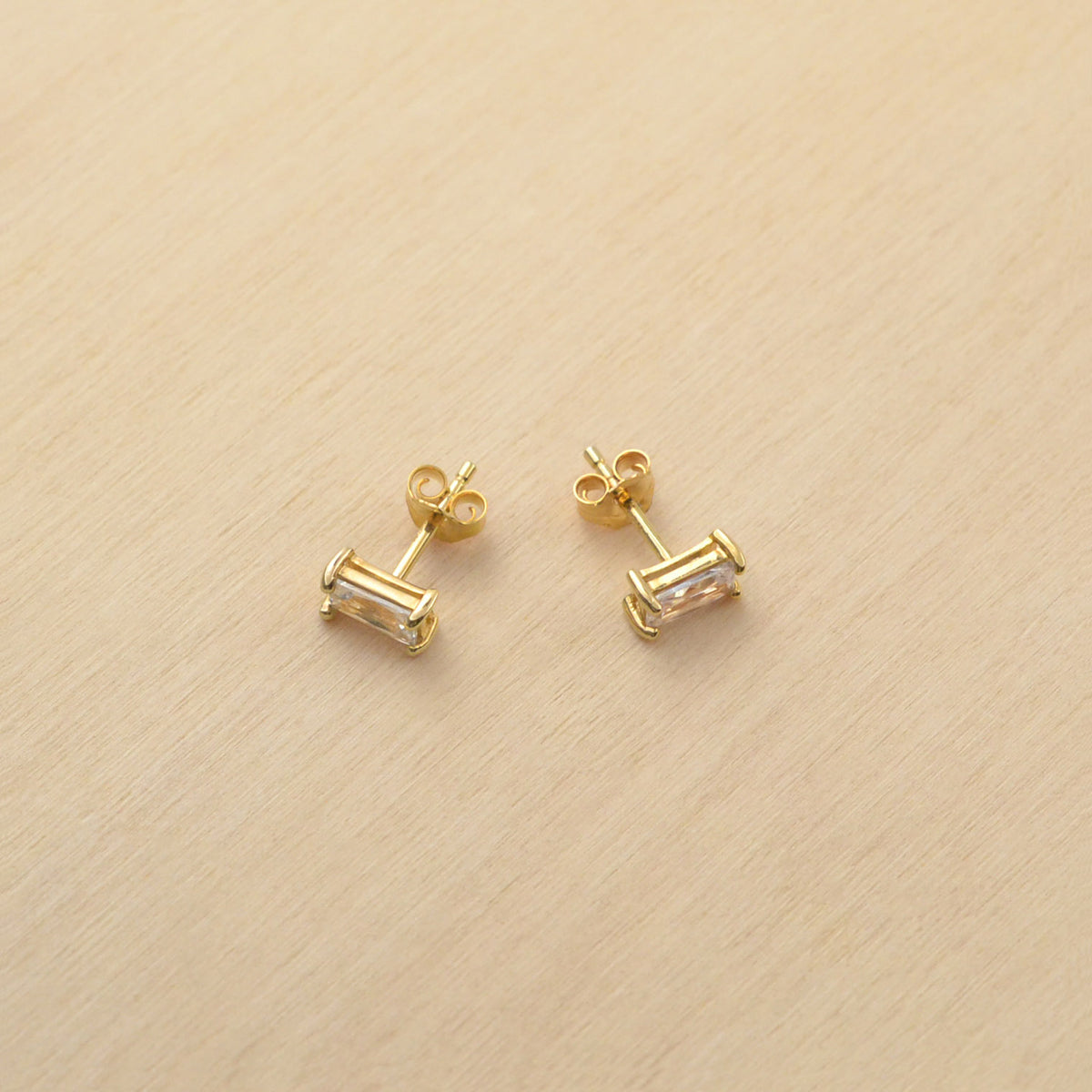 Boucles d'oreille STELLA puces - plaqué or & zirconium