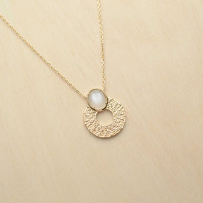 Collier PHÈDRE - plaqué or & pierre de lune - Bijoux fantaisie femme | Votre boutique en ligne de bijoux fantaisie - yukablanc