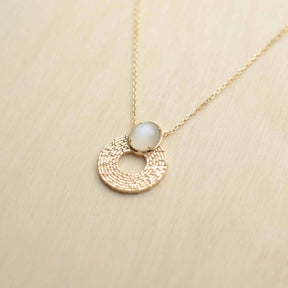 Collier PHÈDRE - plaqué or & pierre de lune - Bijoux fantaisie femme | Votre boutique en ligne de bijoux fantaisie - yukablanc